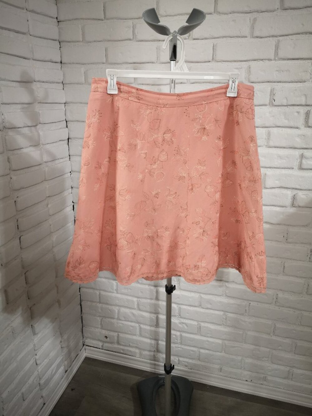 Dressbarn Ladies Size 16 Salmon with Floral Print A-line Lined Side Zipper Skirt